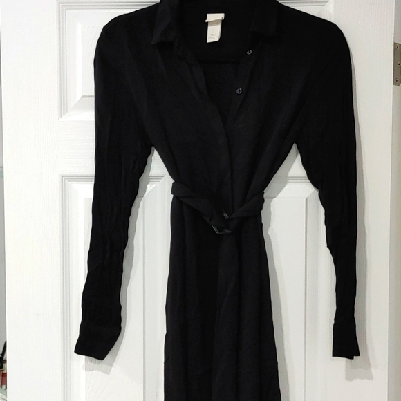 Modest black dress - Picture 1 of 3